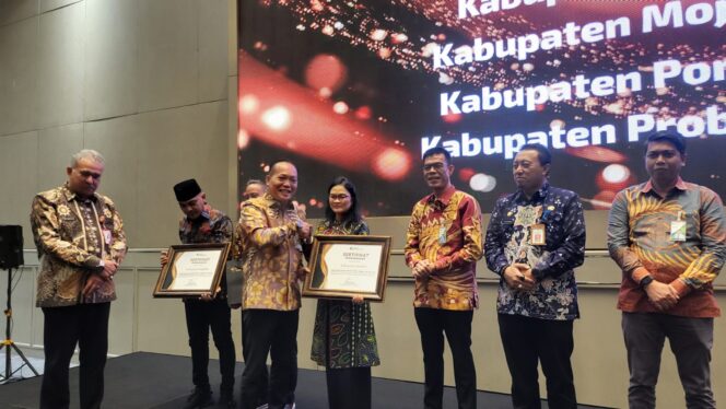 
Pemkab Jember Raih Penghargaan Tingkat Provinsi Usai Beri Perlindungan 40.300 Pekerja Rentan