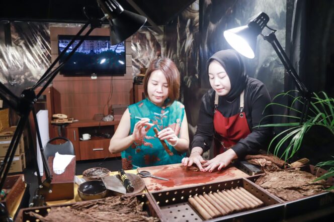 
JKCI 2025 Jadi Ajang Pamer Industri Cerutu Andalan Jember
