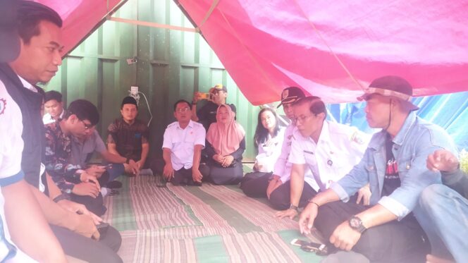 
Serikat Buruh Segel Kantor Produksi FFT, Ketua DPRD Jember Turun Tengahi Konflik
