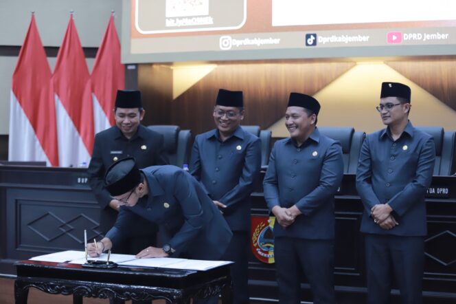 
Nota Kesepakatan Perubahan KUA-PPAS Diteken, Bupati Fawait Tekankan Pengentasan Kemiskinan dan Pembangunan Infrastruktur