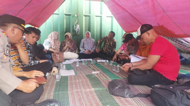 
Perseteruan SBMB dan Fengyi Food Trading Dilimpahkan ke Provinsi, Ketua Komisi D Harap Tak Sampai ke Peradilan PHI