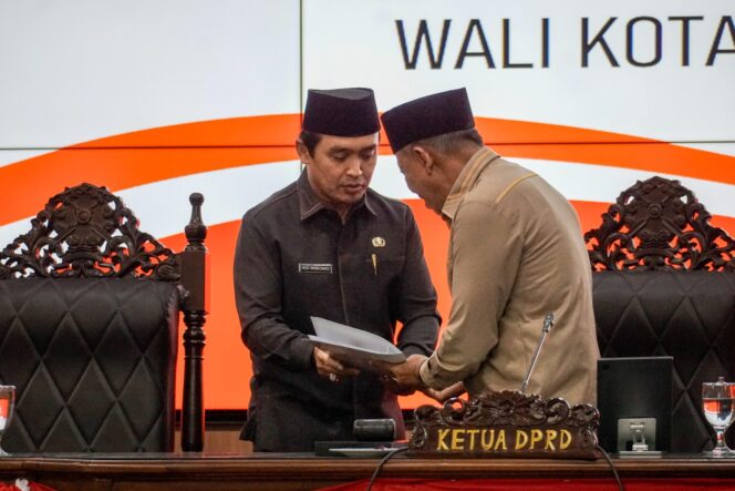 
Rapat Paripurna I Digelar, Wali Kota Pasuruan Sampaikan Nota Raperda RPJMD 2025–2029 dan Perubahan APBD 2025