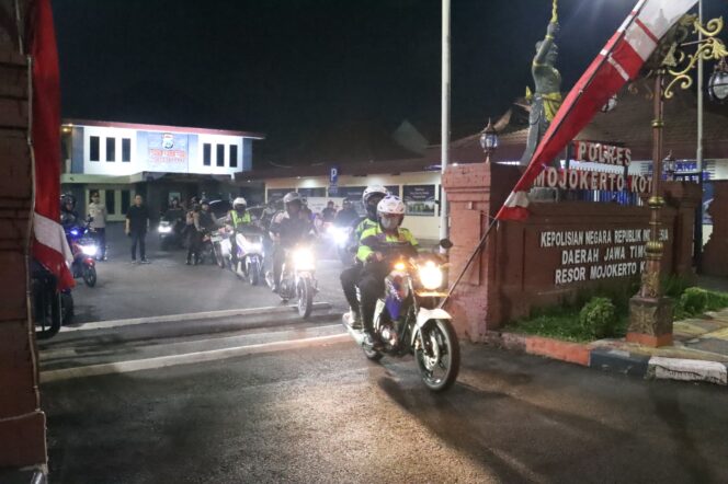 
Jaga Kondusifitas Malam Akhir Pekan, Polres Mojokerto Kota Optimalkan Patroli Cipta Kondisi