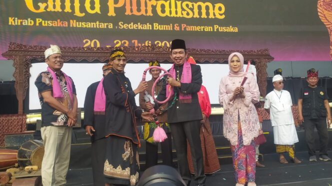 
Libatkan 248 Desa/Kelurahan dan 31 Kecamatan, Pemkab Jember Gelar Parade Budaya Terbesar Selama 3 Hari