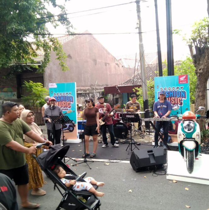
Scoopy Fashion Music Corner: Bersenandung dan Bergaya, Pengunjung Antusias Meriahkan 5 Kota