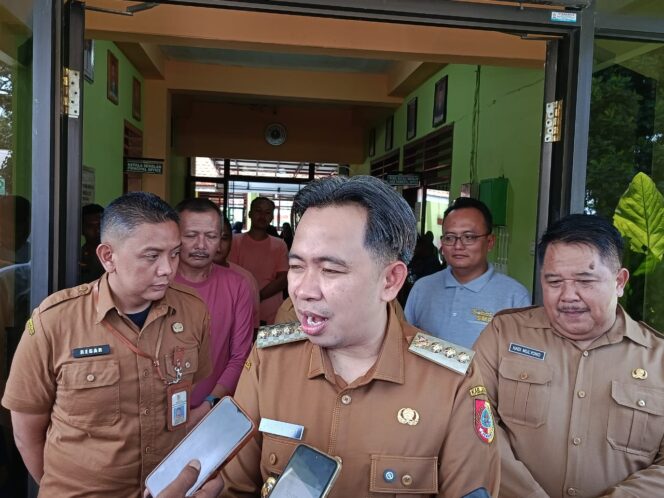 
Pertamina Lelet Bikin Susah Masyarakat, Bupati Fawait Langsung Protes