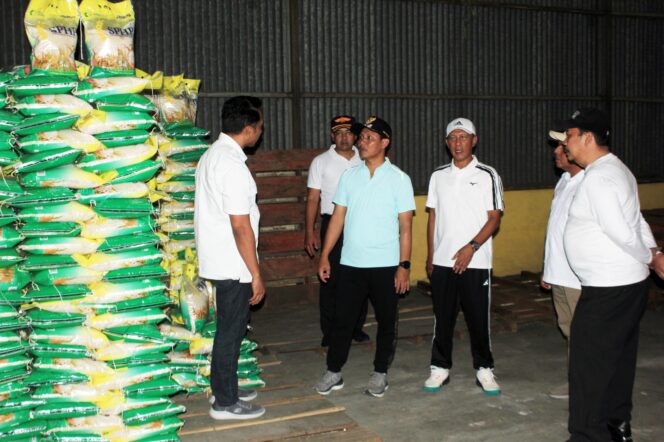 
Sidak Pasar Besar dan Bulog, Mas Nawawi : Harga Bahan Pokok di Kota Pasuruan Terkendali