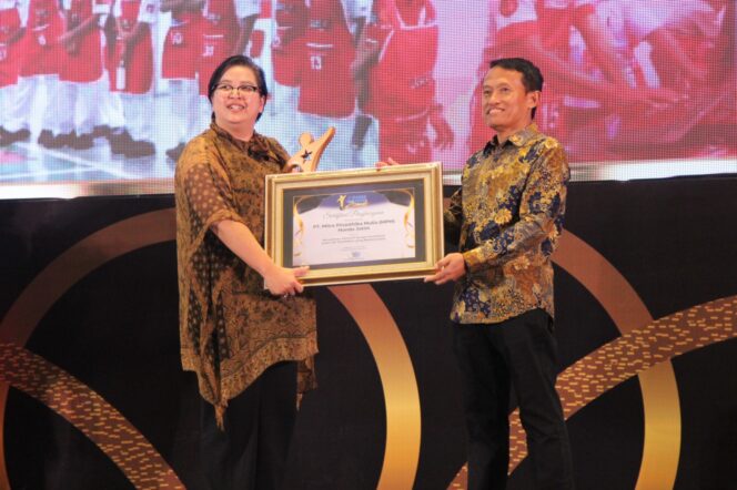 
Konsisten Berkontribusi untuk Masyarakat, MPM Honda Jatim Raih CSR Award