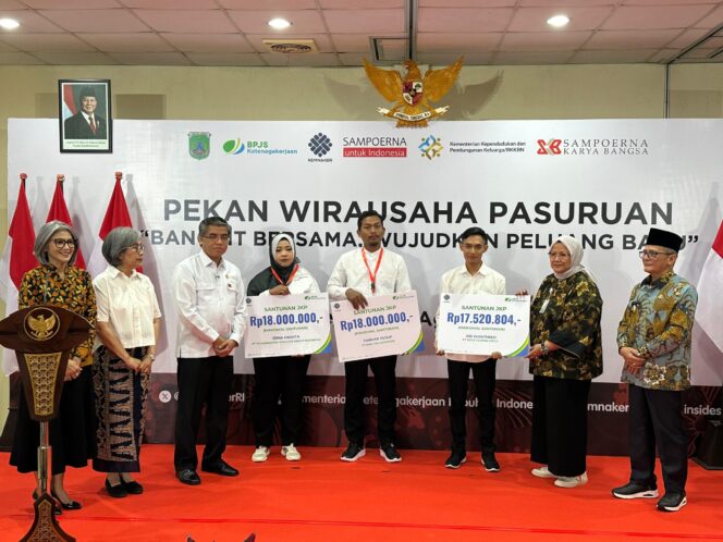
Ratusan Buruh di Pasuruan Terdampak PHK Sumringah Terima Manfaat Program JKP