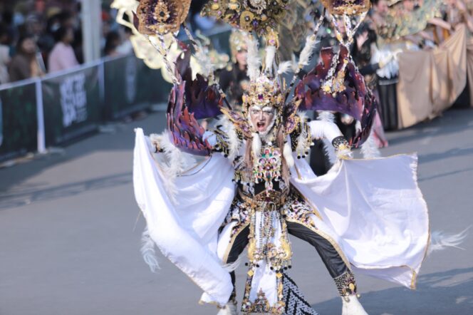 
Jember Episentrum Karnaval Indonesia : Dari Sabang Sampai Wakatobi Ramaikan JFC 2025