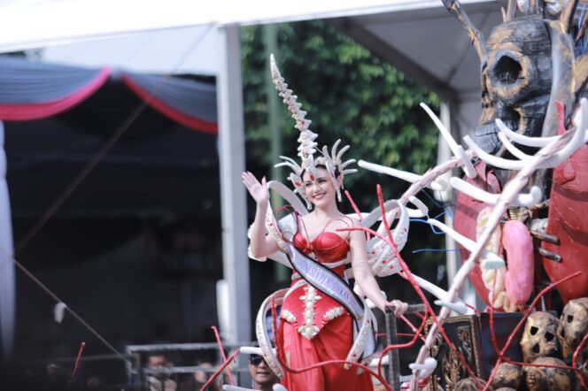 
Presiden Jember Fashion Carnaval Apresiasi Support Bupati Fawait Dibalik Suksesnya Gelaran JFC 2025