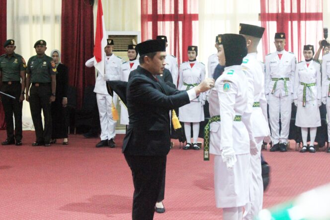 
Wali Kota Pasuruan Kukuhkan Paskibraka Tahun 2025