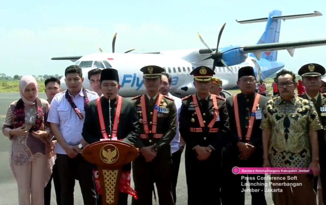
Bupati Jember Resmikan Penerbangan Perdana Jember-Jakarta di Bandara Notohadinegoro