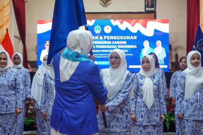 
Bunda Ani Resmi Nahkodai IWAPI Kota Pasuruan
