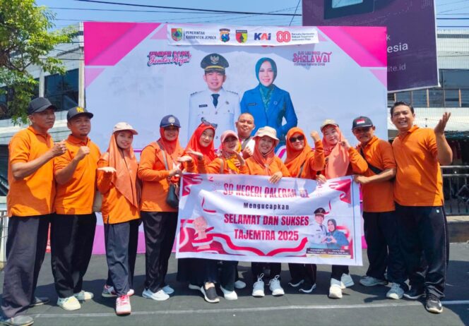 
Kompak, Guru SDN Paleran 01 Meriahkan Tajemtra 2025 : Lihat Bupati dari Dekat Kami Tambah Semangat