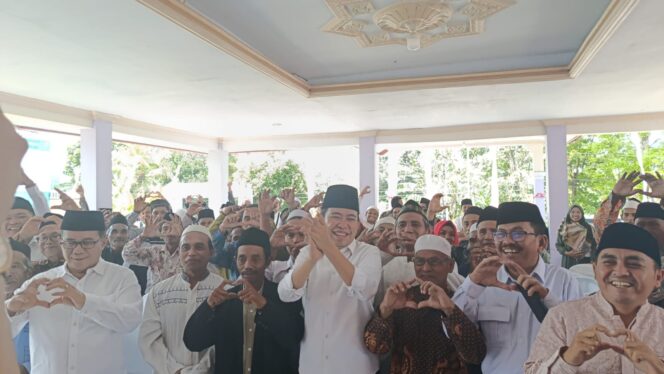 
Jelang Pencairan Insentif, Bupati Fawait Bertemu Para Guru Ngaji di Bunga Desaku Arjasa