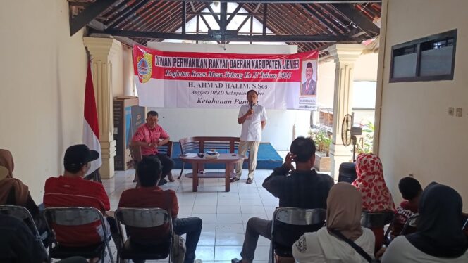 
Bicara Soal Ketahanan Pangan, Reses Anggota DPRD Jember Ahmad Halim Diselingi Doa Untuk Keselamatan Bangsa