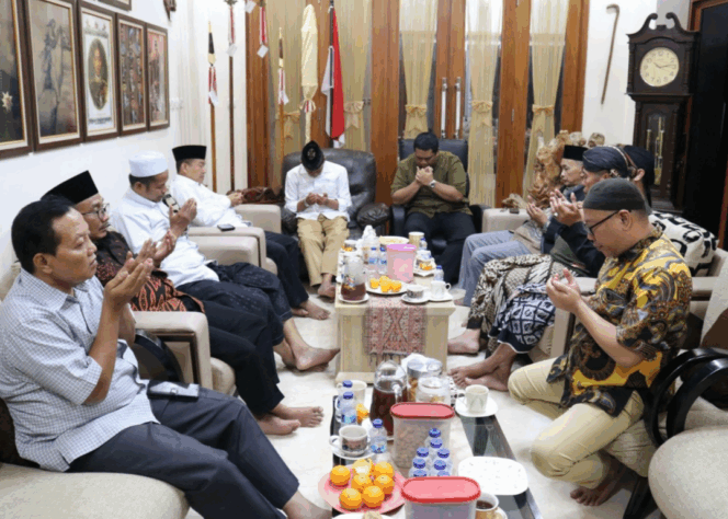 
Jajaran Tokoh Bangsa Gelar Diskusi Mendalam di Kediaman Gus Raden Arya Pradana, Kotagede