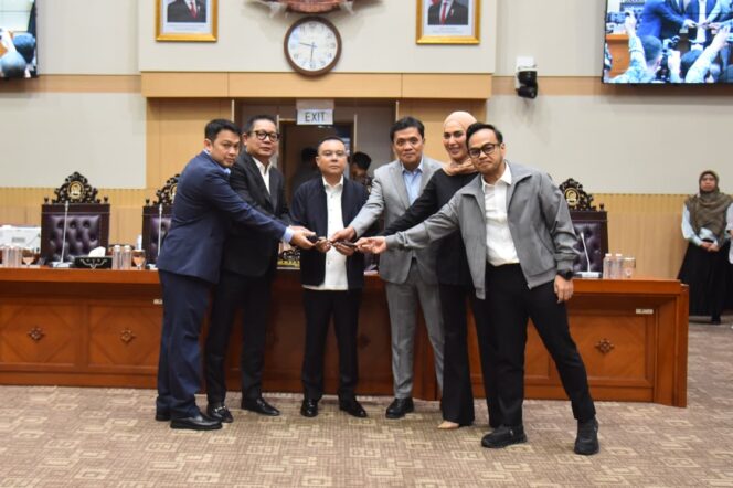 
Rusdi Masse Resmi Gantikan Ahmad Sahroni sebagai Pimpinan Komisi III DPR RI
