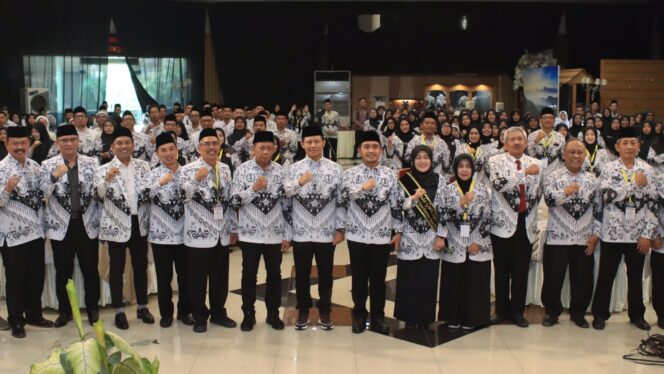 
Mas Adi: PGRI Harus Jadi Rumah Besar Guru, Lengkapi Peran dengan Ibunda Guru Indonesia