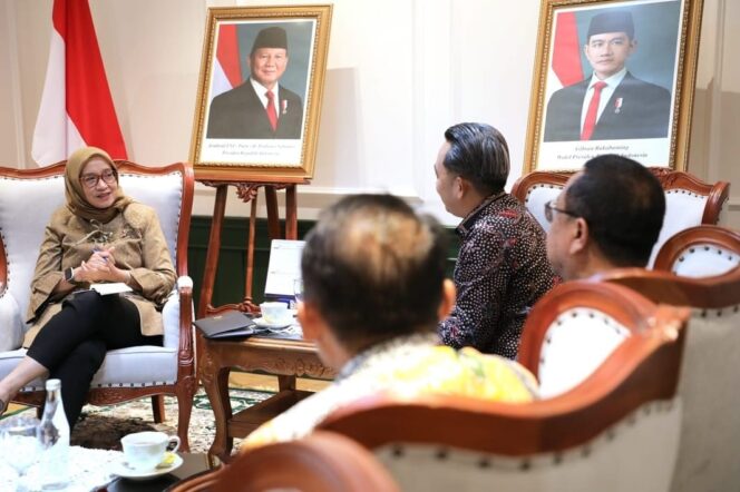 
Bupati Fawait Bertemu Menteri PAN-RB : Bawa Nasib R4 dan Minta Tambahan Kuota CPNS