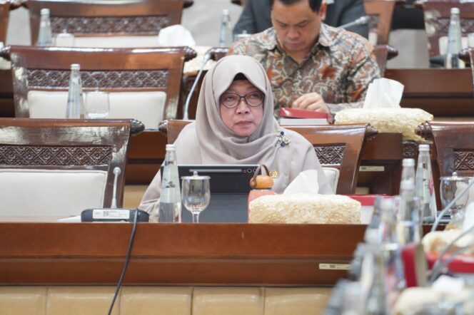 
Tagih Rp 60 Triliun Pajak Mandek, Anis Byarwati: Bisa Tutupi 20% Defisit APBN Tanpa Utang Baru