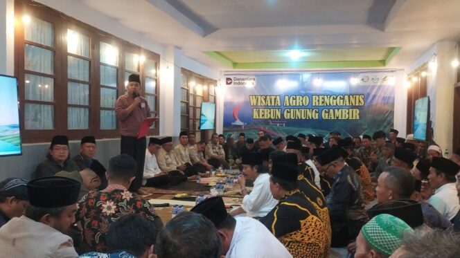 
Bupati Fawait Serap Usulan Kades Tiga Kecamatan Lewat Sarasehan Bunga Desaku Edisi Sumberbaru
