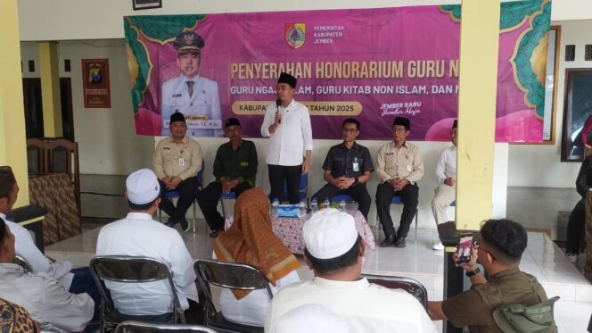 
Bupati Fawait Sosialisasikan Komitmen Pendidikan dan Kesehatan Gratis dalam Bunga Desaku