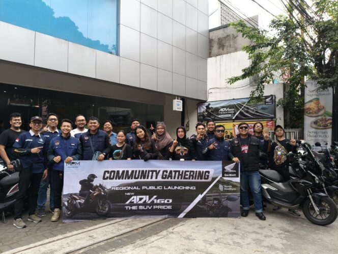 
Komunitas Honda ADV Malang Ramaikan Launching New Honda ADV160 di Malang Town Square