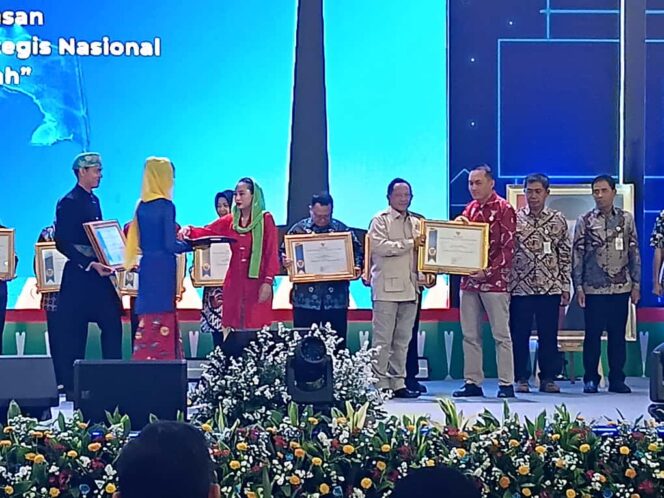 
Inspektorat Jember Raih Penghargaan Nasional “Anggaraksa Dharma” atas Kinerja Pengawasan Terbaik