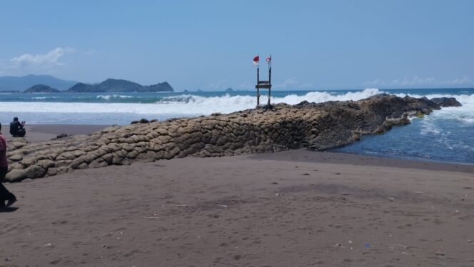 
Watu Ulo Jember, Pesona Alam dalam Balutan Cerita Mistis Sang Naga