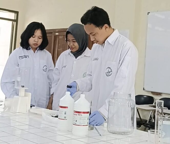 
Mahasiswa Universitas Negeri Semarang Kembangkan Hydrogel berbasis Biokomposit