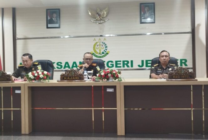 
Breaking News! Wakil Ketua DPRD Jember Ditetapkan Jadi Tersangka Kasus Korupsi Dana Konsumsi Sosraperda