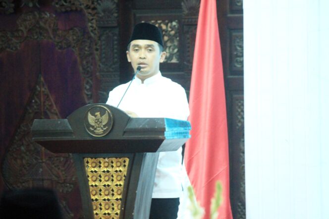 
Wali Kota Pasuruan Hadiri Rapat Kamtibmas, Tekankan Pentingnya Persatuan dan Kesatuan di Era Digital