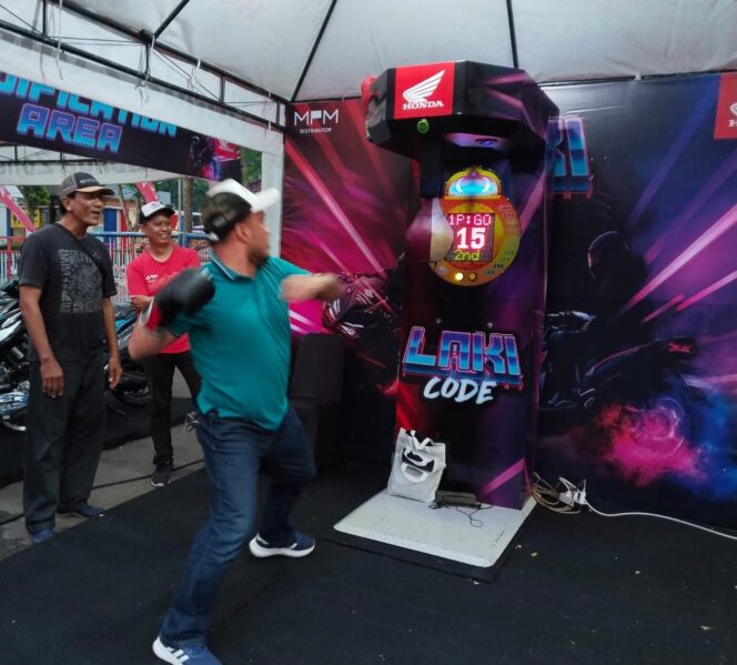 
Ribuan Pengunjung Padati Gelaran “Laki Code” di Malang, Seru dengan Aksi Drag Bike, Modifikasi, dan Test Ride Motor Sport Honda