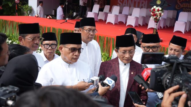 
Breaking News! Kado Hari Santri, Presiden Setujui Pembentukan Ditjen Pesantren