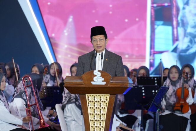 
Malam Bakti Santri, Menag Sampaikan Terima Kasih atas Perhatian Presiden ke Pesantren