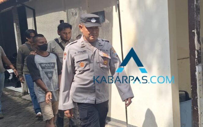 
Polisi Pasuruan Amankan Preman Bersajam Belati