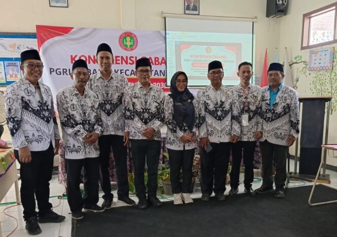 
Eka Wahyudi Nahkodai PGRI Cabang Kecamatan Gending, Tegaskan PGRI Rumah Besar Guru