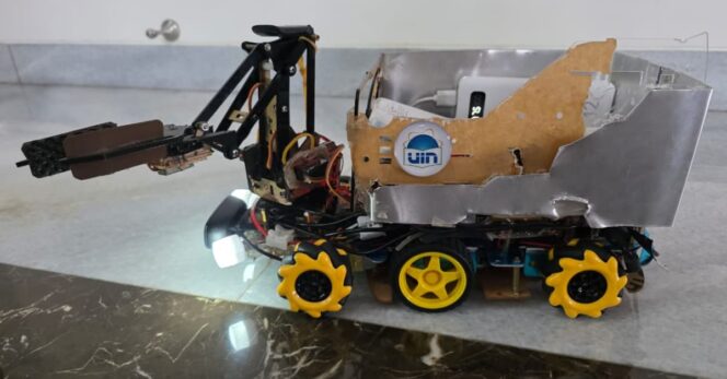 
Curi Perhatian, Mahasiswa UIN Jakarta Pamerkan Robot Pengumpul Sampah Berbasis AI di AICIS+ 2025
