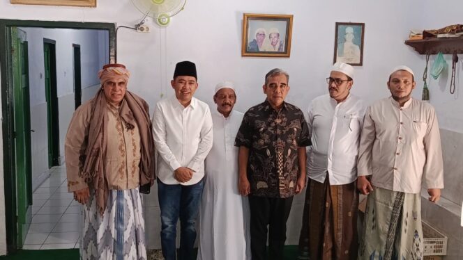 
Ketua MPR RI Ahmad Muzani dan Bupati Jember Berziarah ke Makam Habib Sholeh Tanggul