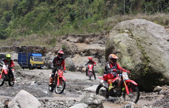
Cari Aman Berkendara & Persiapan Trabasan Bareng Honda CRF150L