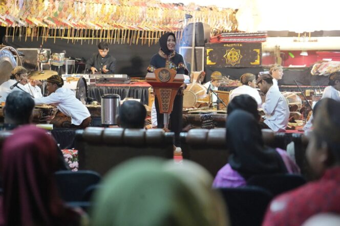 
Pembukaan Mojo Fest 2025, Pagelaran Wayang Kulit Semarakkan Taman Bahari Mojopahit