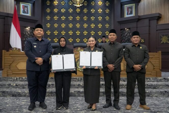 
Rapat Paripurna, DPRD Kota Mojokerto Resmi Setujui Raperda APBD 2026