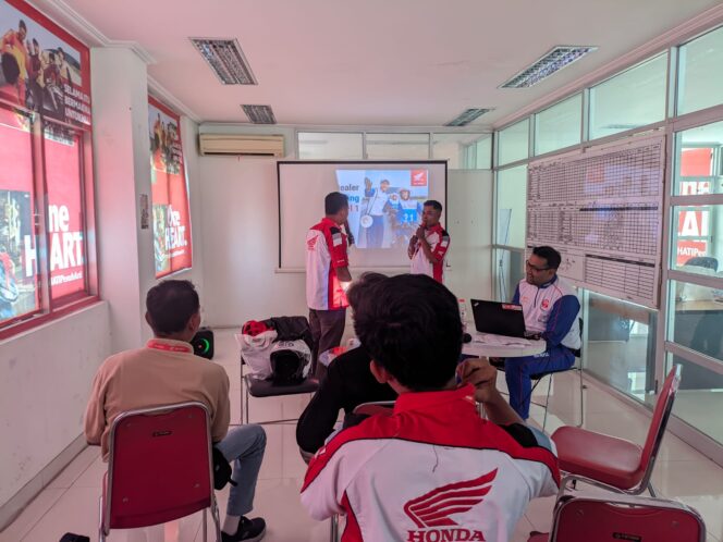 
MPM Honda Jatim Gelar Training for Trainer Edukasi Keselamatan Berkendara untuk Jaringan Dealer di Tuban