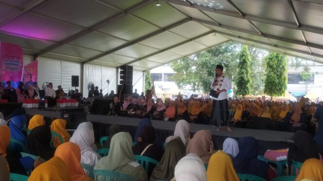 
Lewat Apel Sholawat Rambipuji, Fawait Sampaikan Capaian Pemerintah: UHC, Jalan, dan Penerbangan Baru