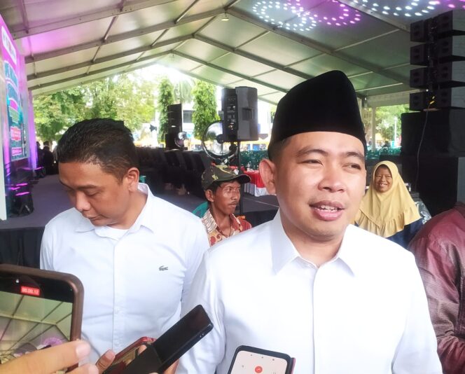 
Ramai Kritik Banner Program Pemkab, Fawait Tegaskan Bukan Kampanye Melainkan Sosialisasi