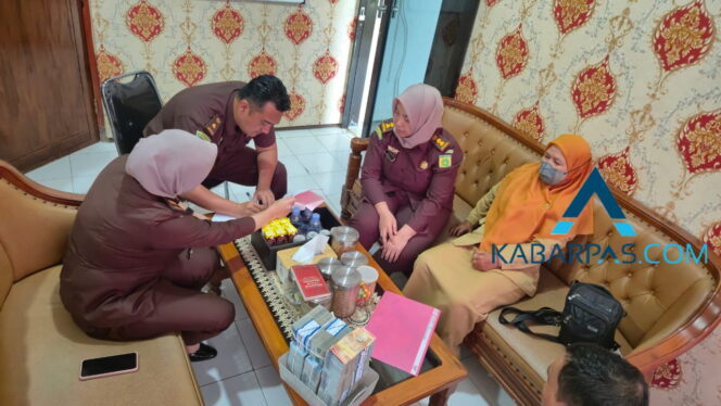 
Kejaksaan Negeri Kota Pasuruan Selamatkan Kerugian Negara Ratusan Juta di Momen Hakordia 2025