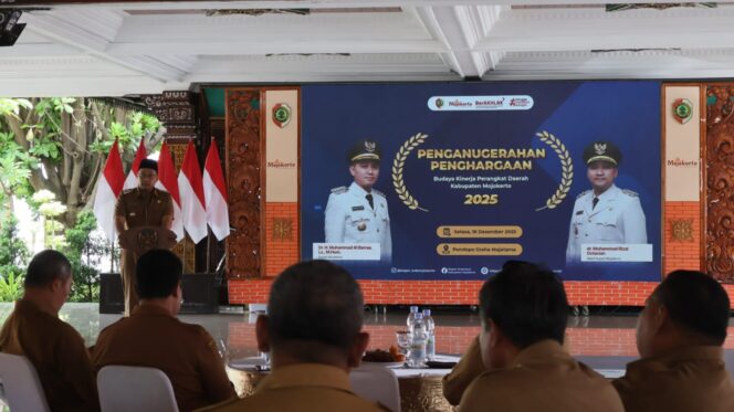 
Pemkab Mojokerto Anugerahi 22 Penghargaan Untuk Perangkat Daerah, Apresiasi Capaian Kinerja Positif