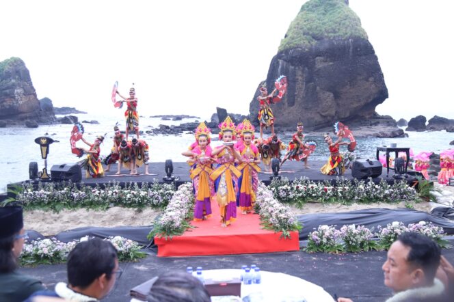 
Papuma Tak Lagi Mahal, Gus Fawait Satukan Tiket dengan Watu Ulo Rp12.500